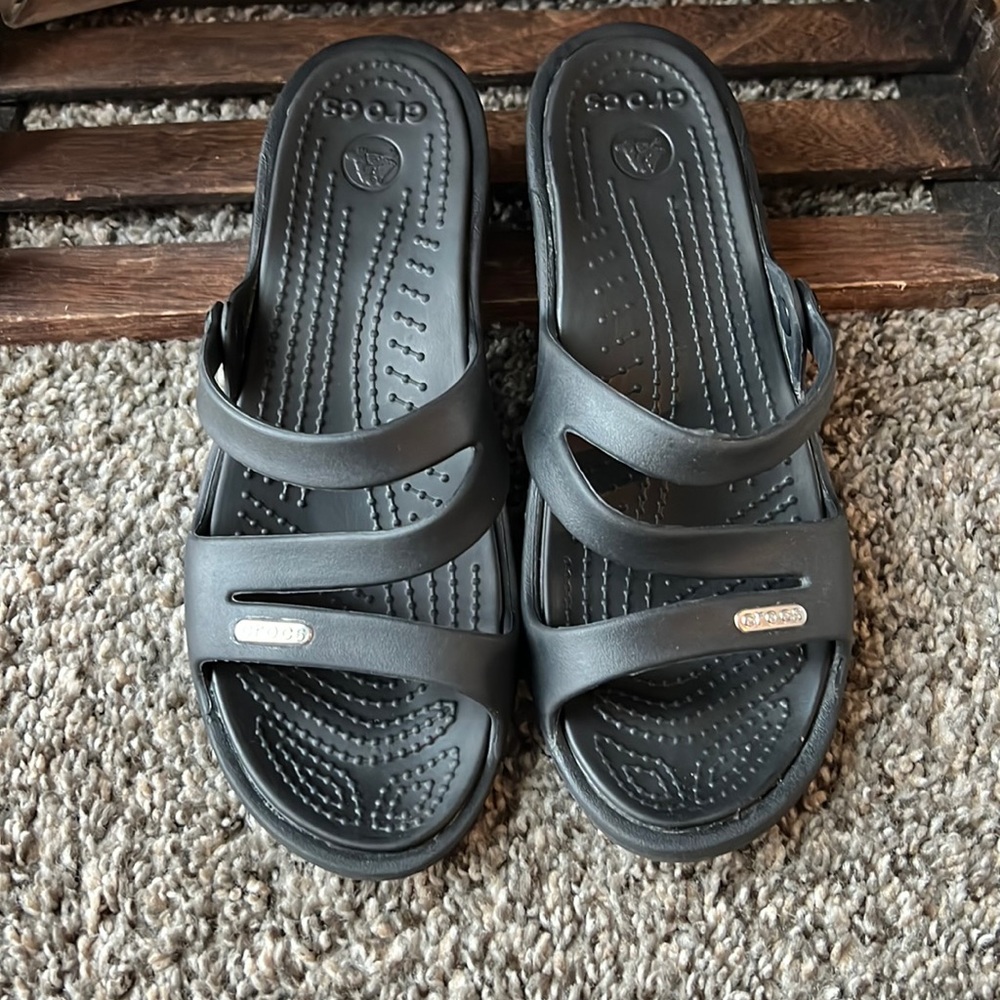 Crocs size 7